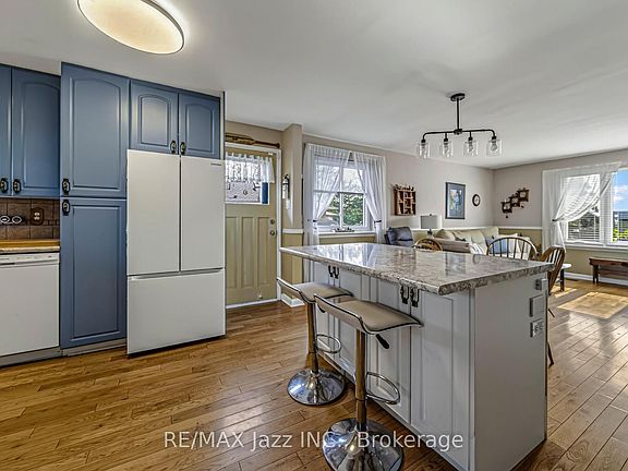 3rd image of 1481 Evangeline Dr
