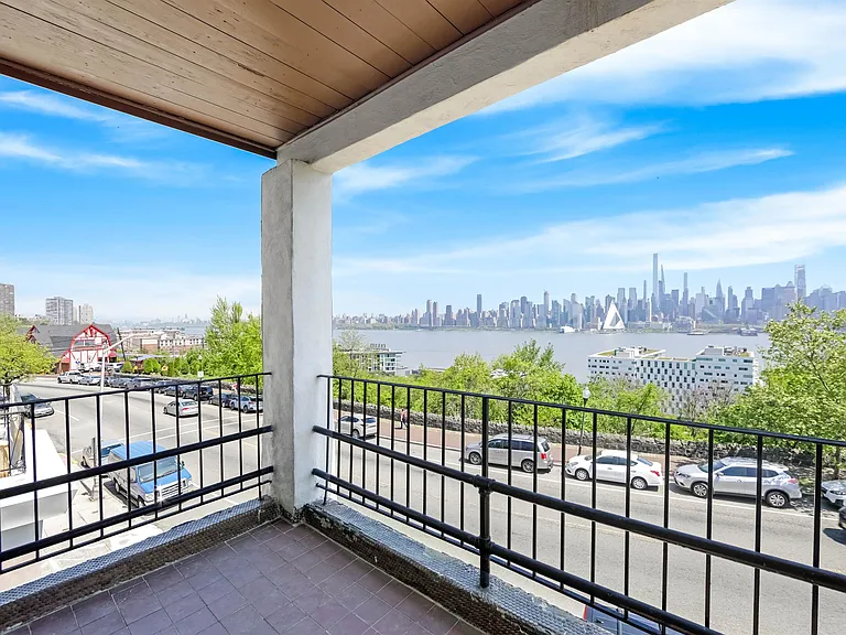 935 Boulevard E #2 — Photo 9
