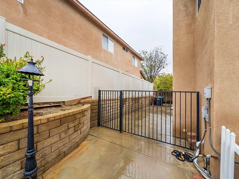 N Deer Springs Dr — Photo 29