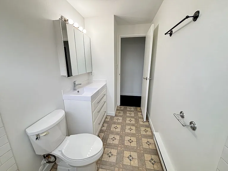 1045 Haro St — Photo 86