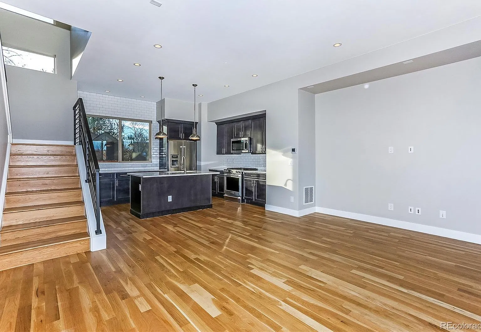 2 bed, 2.5 bath, 1401 sqft, $3,600 — Photo 4