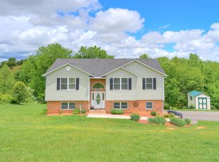 2405 Old Oregon Trl, Pulaski, VA 24301