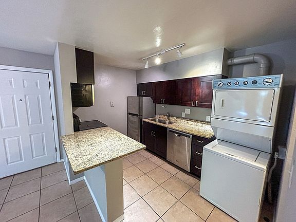 5th image of 1015 SW 9th St APT C4