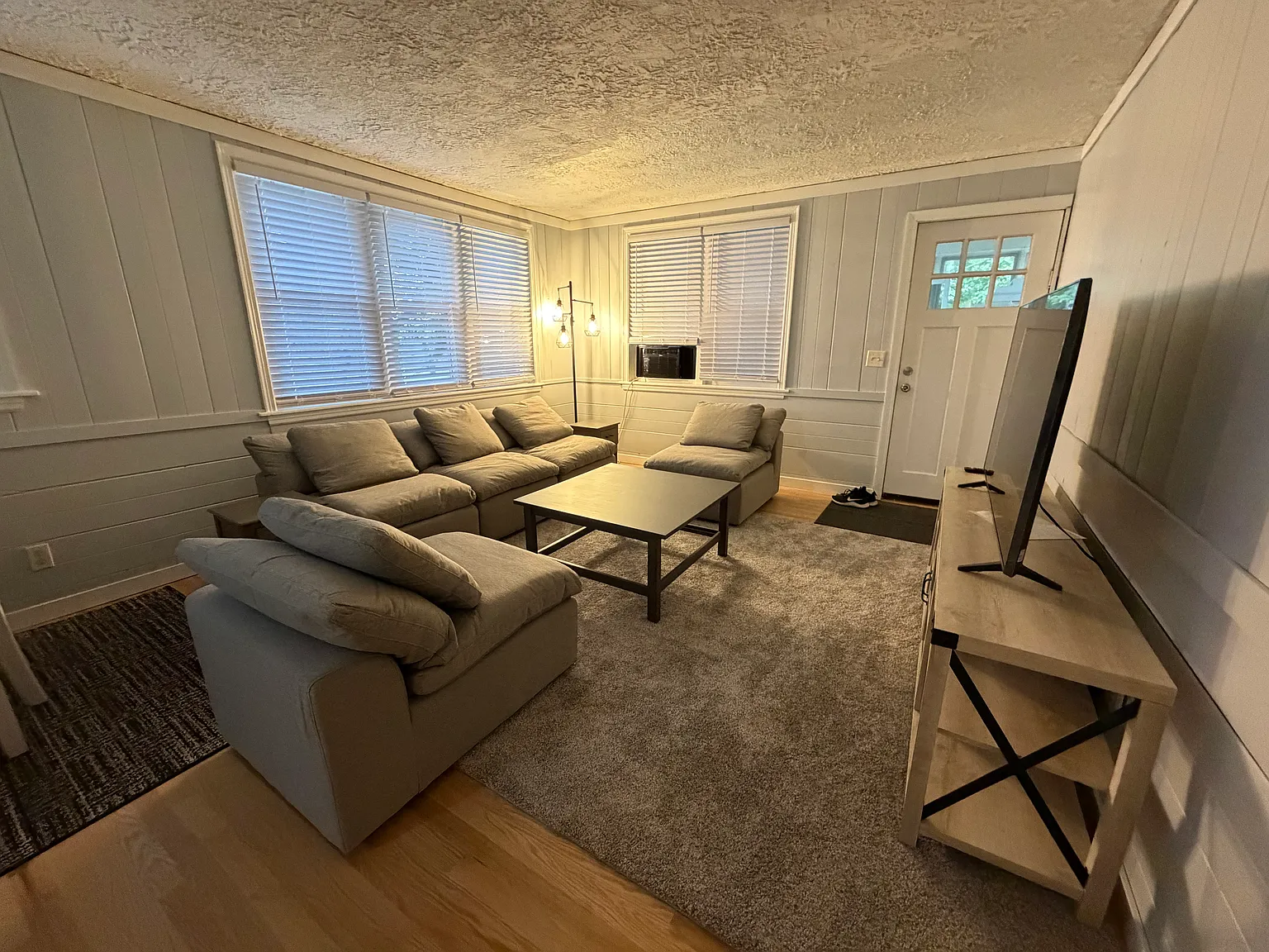 2 bed, 768 sqft, $1,999 — Photo 4