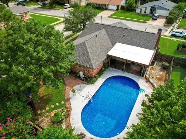 3116 Spring Grove Dr, Bedford, TX 76021