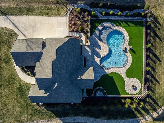 3rd image of 7901 Honkers Hollow Dr