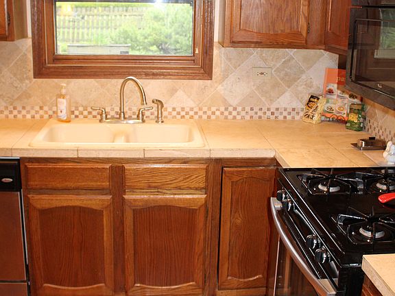 4th image of 551 Pine Grove Ave