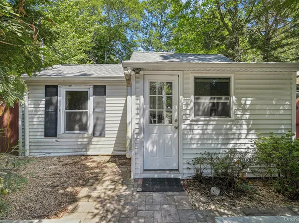 26 Flanders Boulevard, Flanders, NY 11901