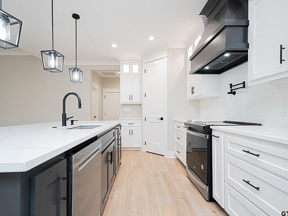 5th image of 105 Cates Ln