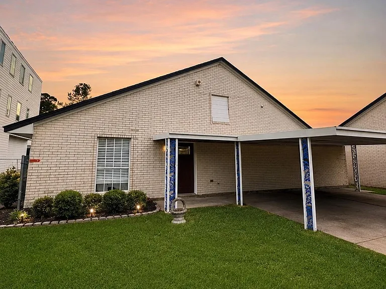 9011 Tavenor Ln — Photo 1