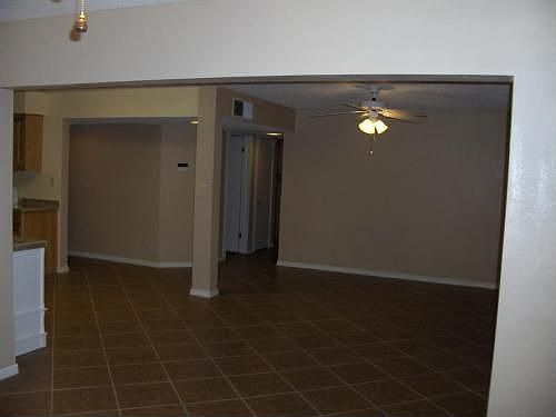 4th image of 318 E 8th Dr