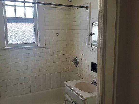 5th image of 4 Underwood St #3