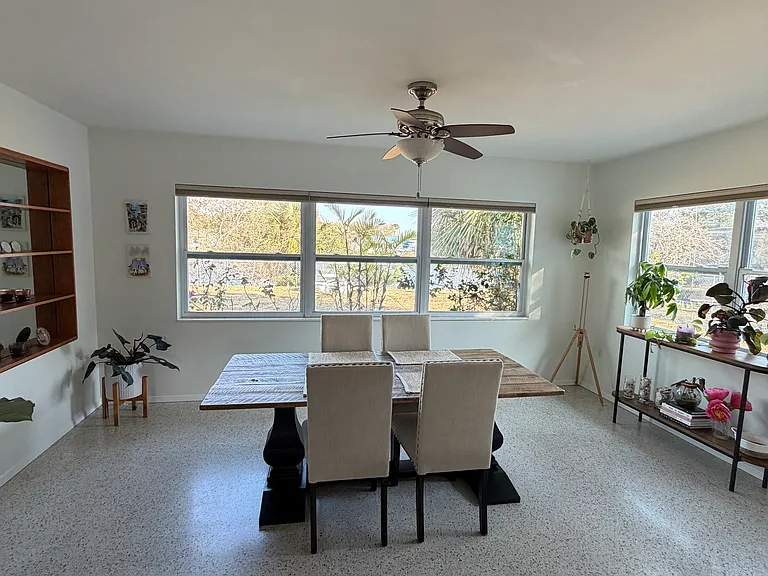 250 NW Lincoln Cir N — Photo 5