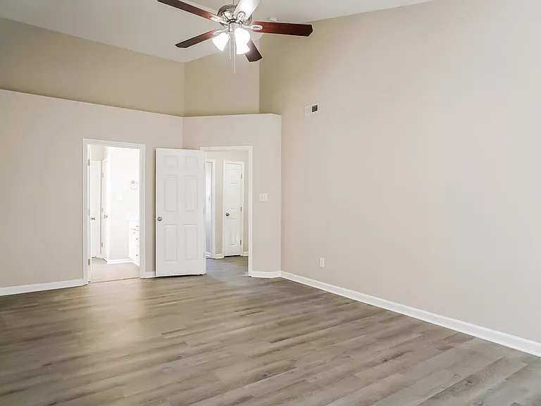 8039 Marsh Hollow Dr — Photo 9