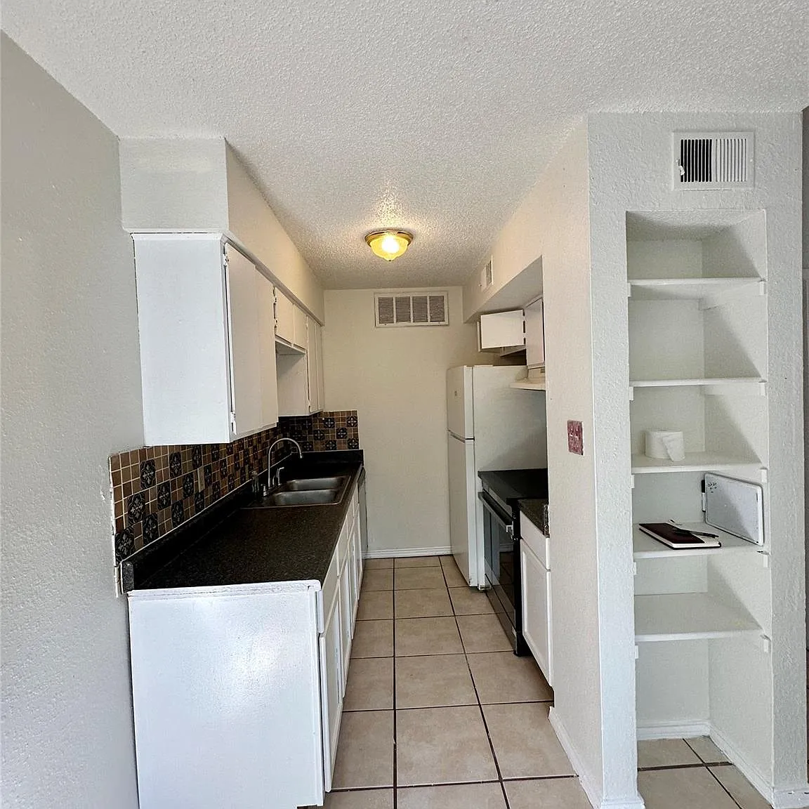 1 bed, 1.0 bath, 450 sqft, $950 — Photo 3