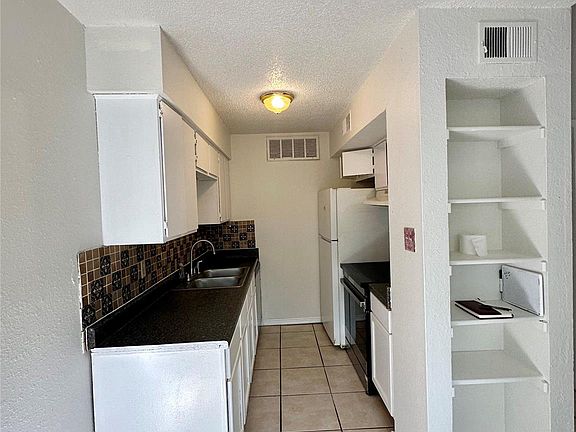 3rd image of 4322 Gillis St #204