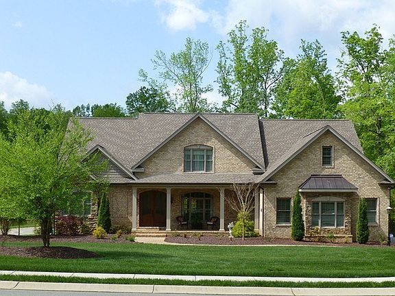 3rd image of 10 White Poplar Ct