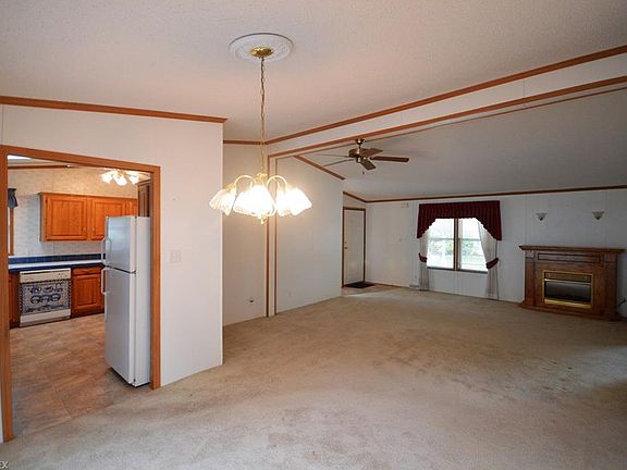 4th image of 79 Periwinkle Dr #79