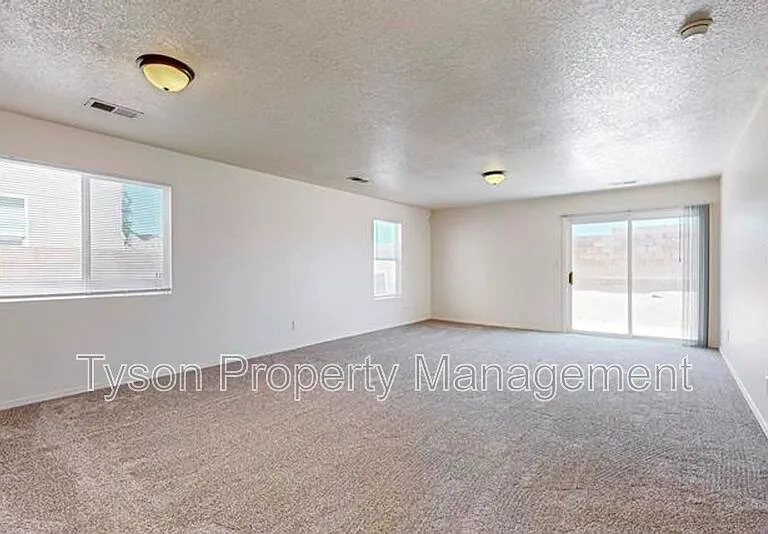 1817 Sierra Norte Loop NE — Photo 2