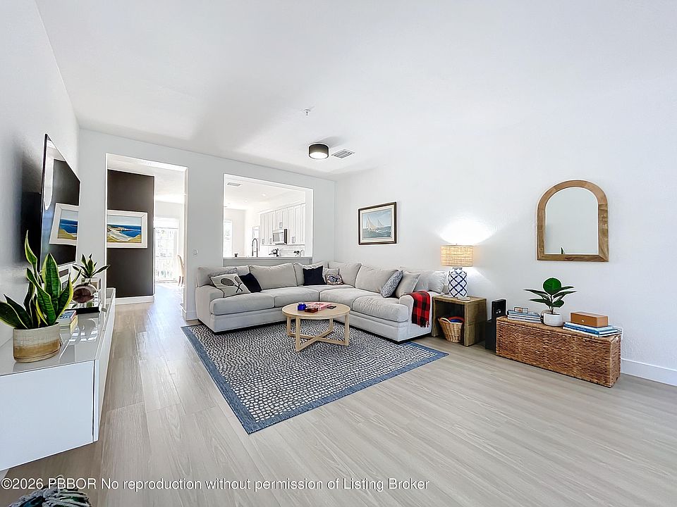 1st image of 425 Greenwich Cir APT 205