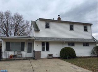 30 Newberry Ln, Levittown, PA 19054