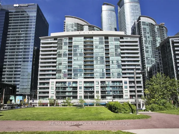 51 Lower Simcoe St #321, Toronto, ON M5J 3A2