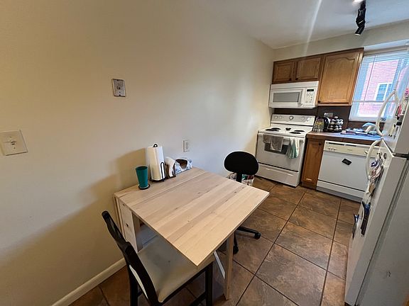 3rd image of 120 Lacrosse St #G3
