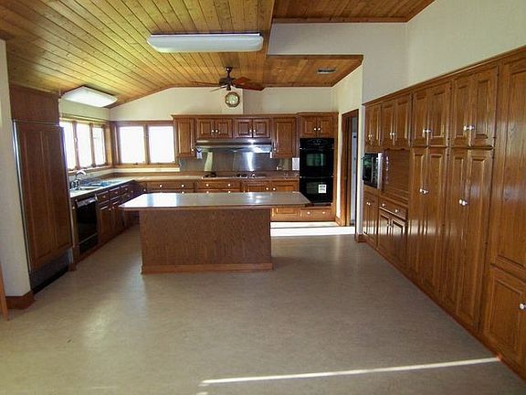 2nd image of 13595 Redbud St