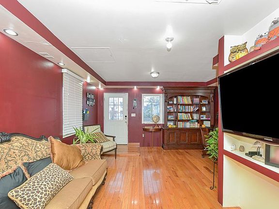 4th image of 6940 Almeda Ave