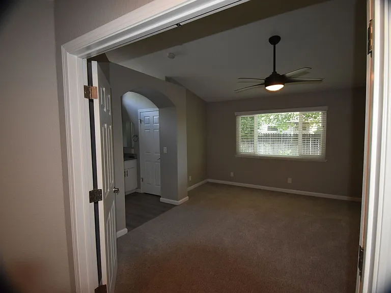 301 Willowood Ct — Photo 8