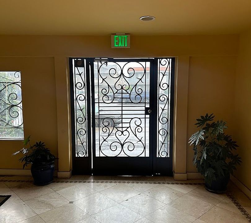 1st image of 20327 Saticoy St Unit 216