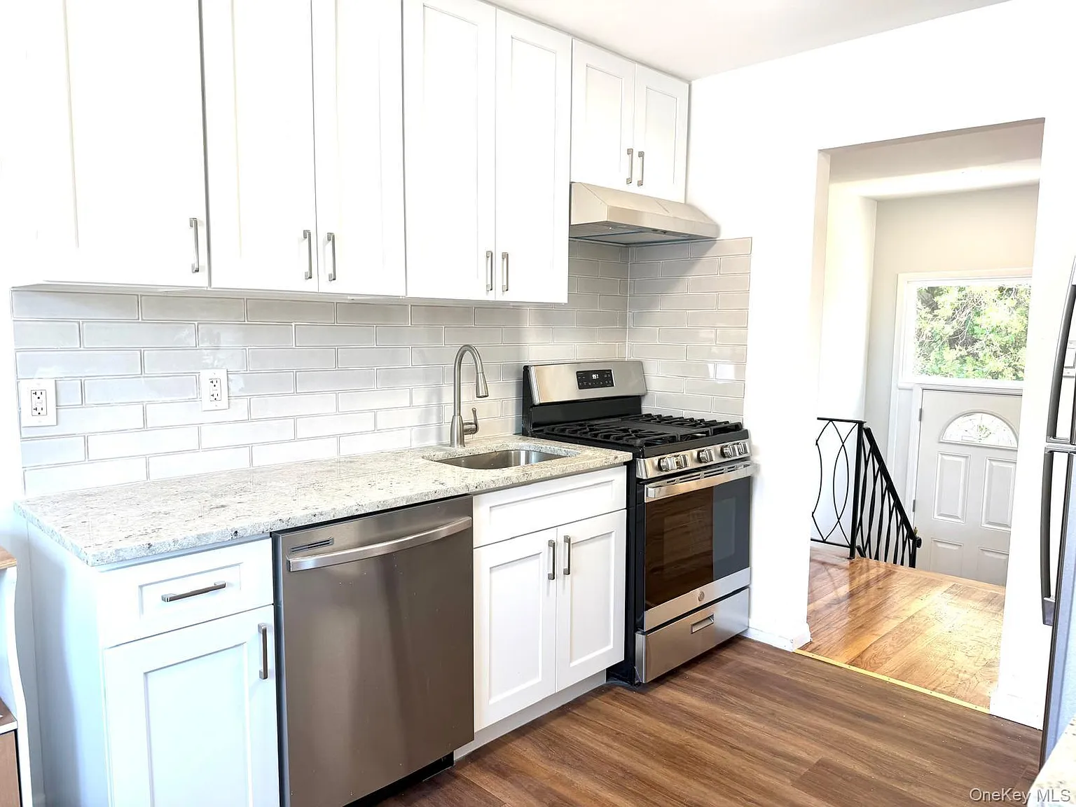 4 bed, 2.0 bath, 1633 sqft, $5,800 — Photo 4