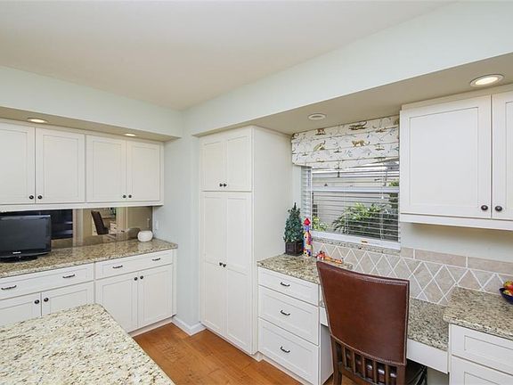 5th image of 699 Harrington Lake Ln #11