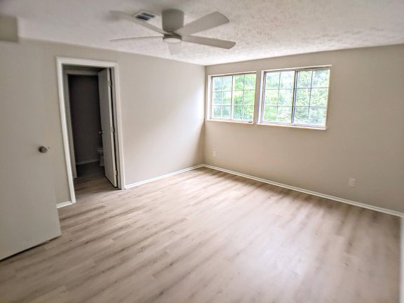 second upstairs bedroom