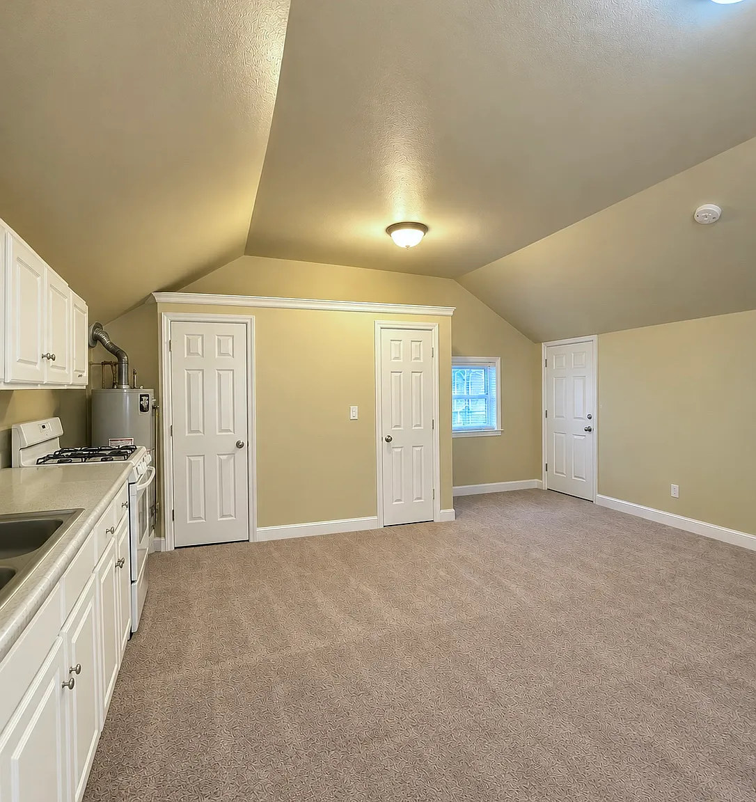 1011 Pratt St — Photo 2