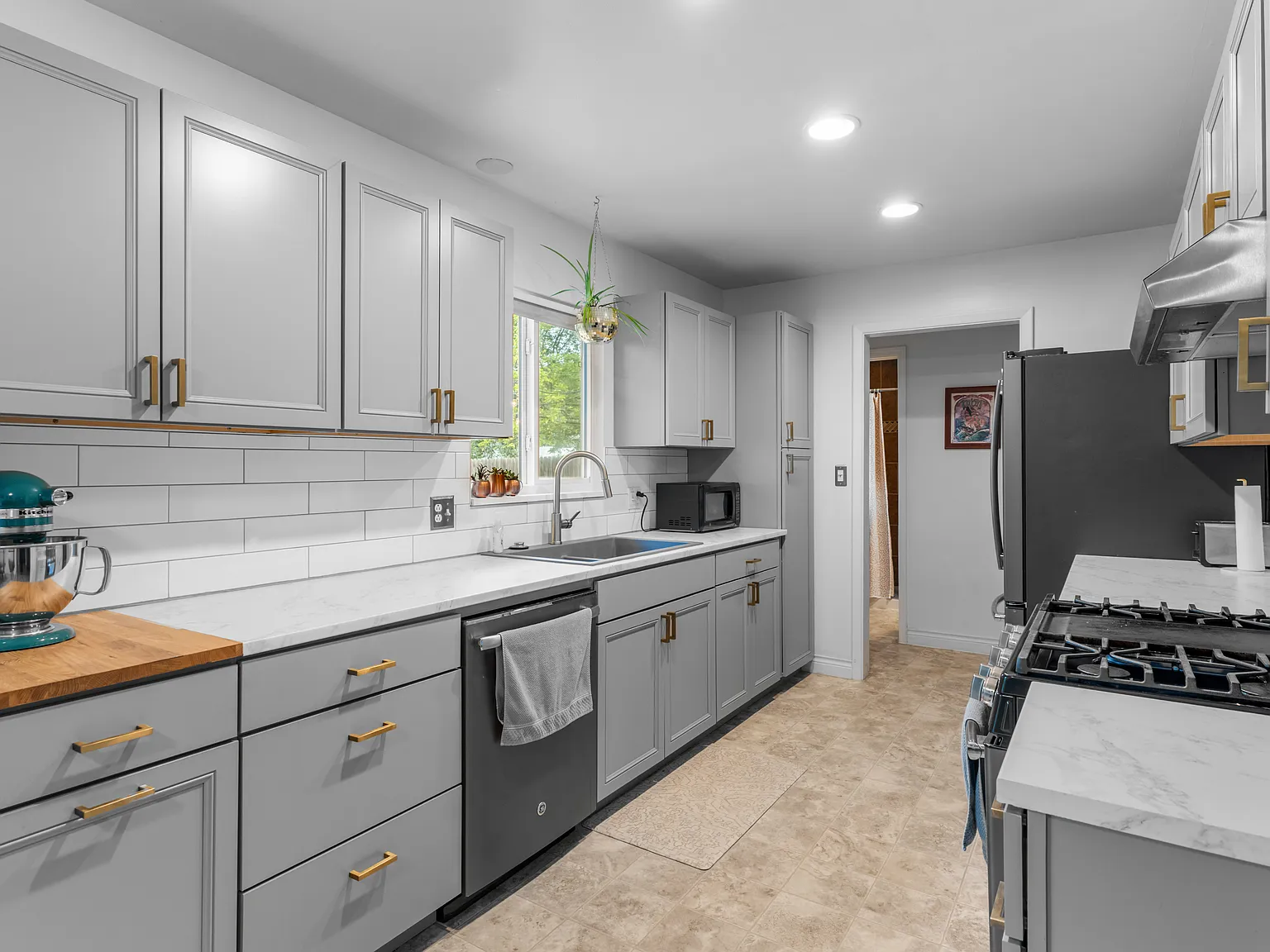 3 bed, 1353 sqft, $2,800 — Photo 1