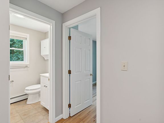 2nd image of 10 Rose Terrace Cir
