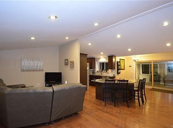 3rd image of 489 Newton Dr