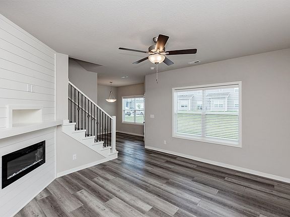 3rd image of 211 NE Whitetail Ln