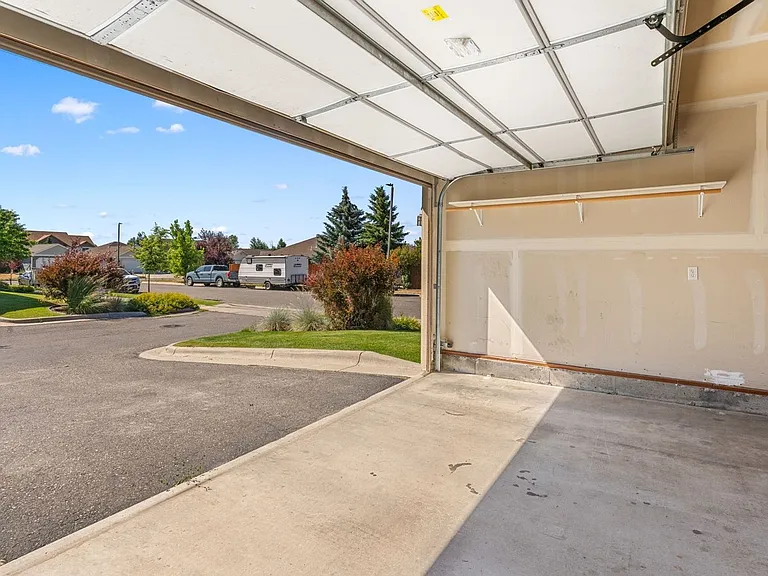 4006 Broadwater Ct — Photo 29