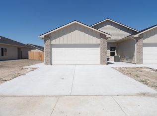 915 Fox Ridge St, Newton, KS 67114
