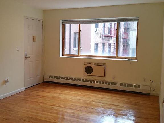 4th image of 11882 Metropolitan Ave APT 4A