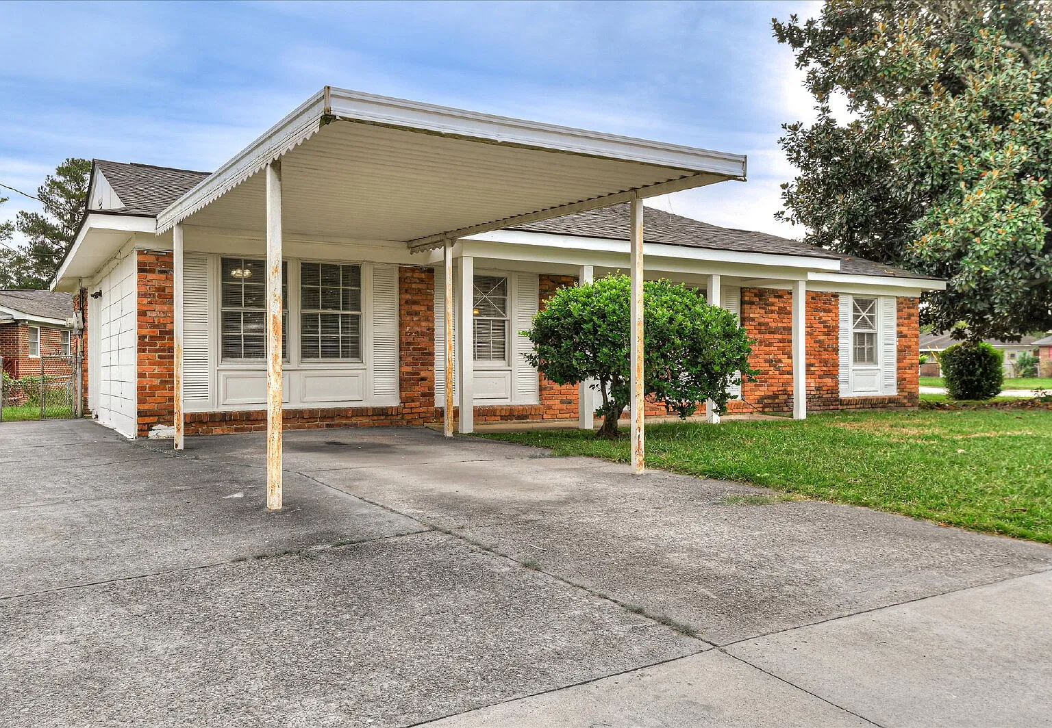 3 bed, 2.0 bath, 1350 sqft, $1,435 — Photo 2