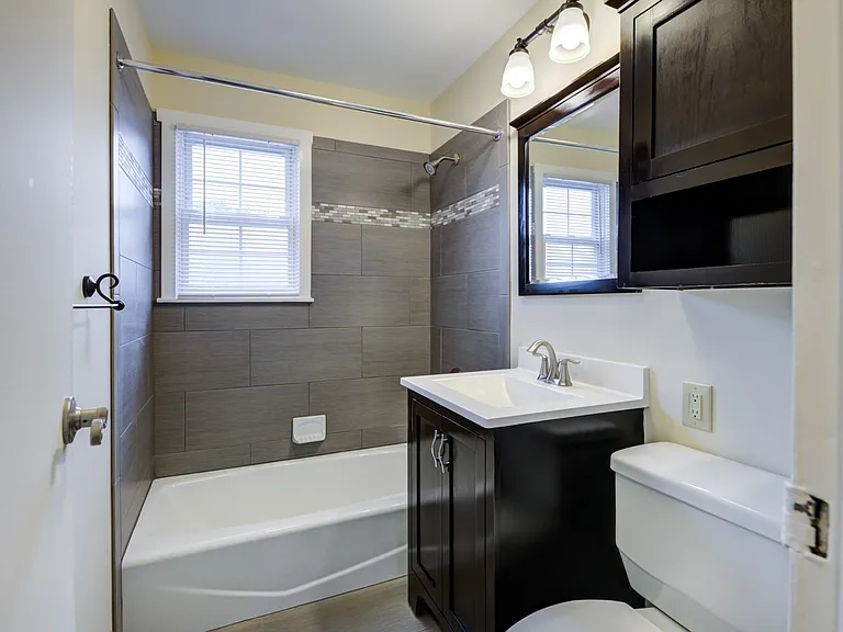 Rivercrest Apartments — Photo 6
