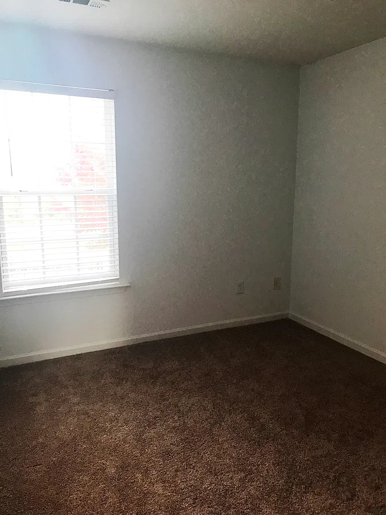 3 bed, 2.5 bath, $1,400 — Photo 4
