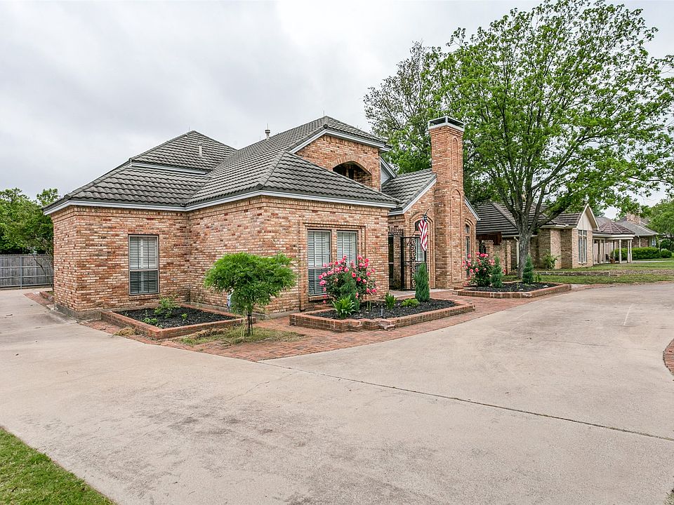 1st image of 2437 Stonegate Dr N