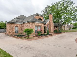 2437 Stonegate Dr N, Bedford, TX 76021