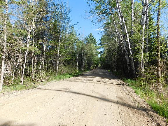3rd image of 143 Fogg Brook