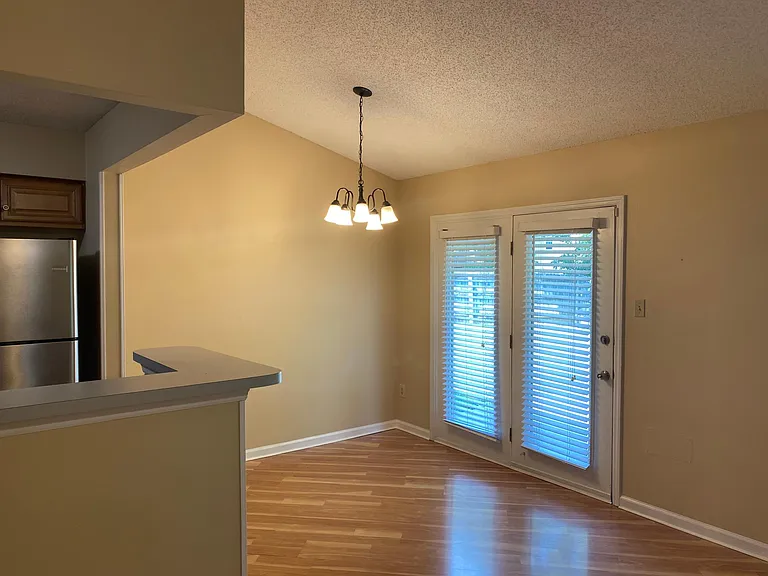 1424 Clear Brook Dr — Photo 4