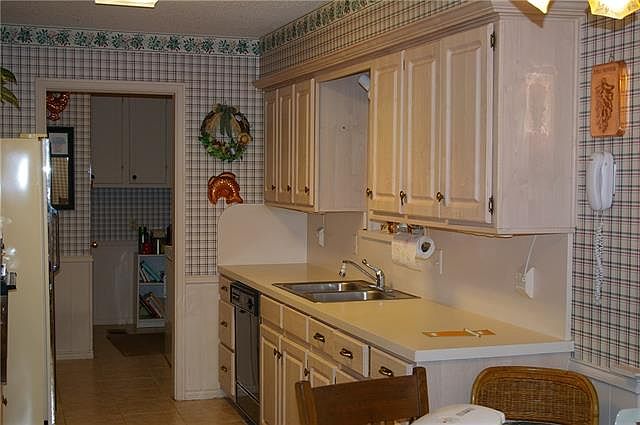 2nd image of 2240 Babalos Ln